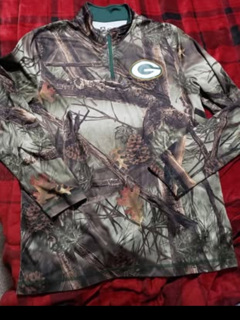 #062- Mens large camo packer quarter zip long sleeve shirt